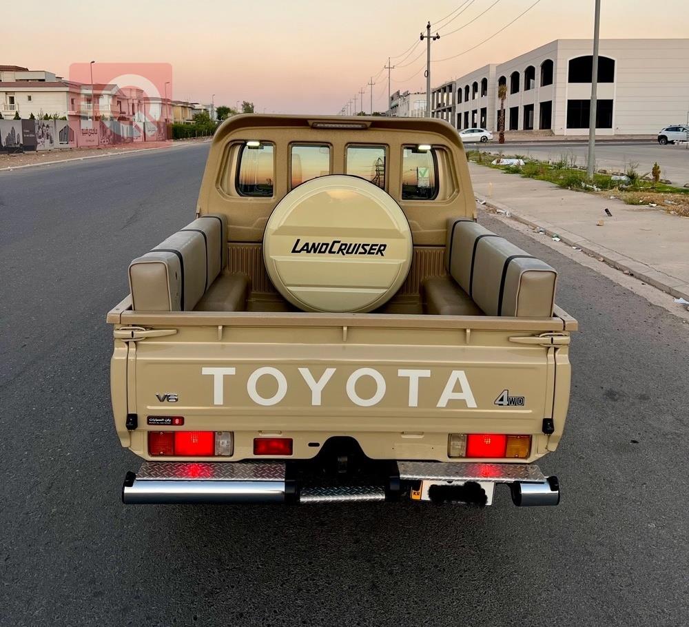 Toyota Land Cruiser 70 Pickup